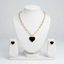 Load image into Gallery viewer, Black Heart Pendant Gold Oval Chain Necklace
