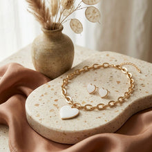 Load image into Gallery viewer, Cream Heart Pendant Gold Oval Chain Necklace
