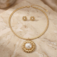 Load image into Gallery viewer, Gold Cobra Chain Sunflower Pearl Pendant Necklace
