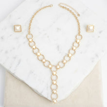 Load image into Gallery viewer, Y Gold Round Link Cream Pearl Pyramid Necklace
