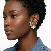 Load image into Gallery viewer, Opulent Gold Butterfly Cream Pearl Stud Earrings
