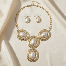 Load image into Gallery viewer, Pendant Gold Organic Oval Cream Pearl Necklace
