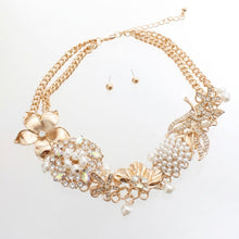 Load image into Gallery viewer, Aurbo Crystal Pearl Gold Chainmaille Collar Set
