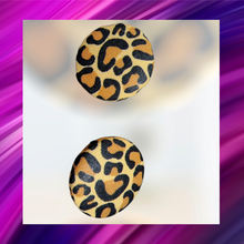 Load image into Gallery viewer, Animal Print Kimono &amp; Matching Animal Print Earrings 2 PC. Set
