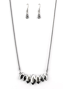 Leading Lady - Black Necklace - N0478