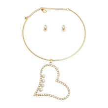 Load image into Gallery viewer, Gold Pearl Rhinestone Heart Choker
