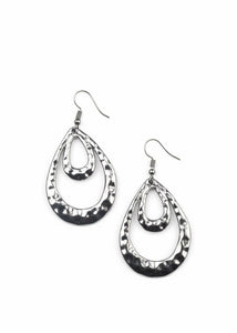 Museum Muse - Black Earrings - E0781