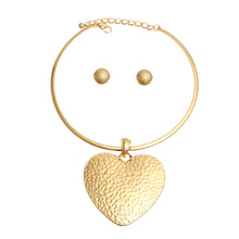 Load image into Gallery viewer, Gold Hammered Metal Heart Choker Set

