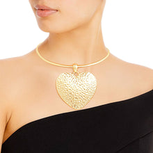 Load image into Gallery viewer, Gold Hammered Metal Heart Choker Set
