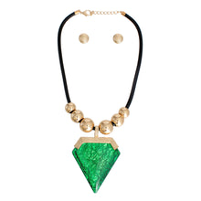 Load image into Gallery viewer, Green Diamond Shaped Pendant Set
