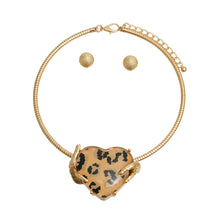 Load image into Gallery viewer, Leopard Heart Rigid Collar Set
