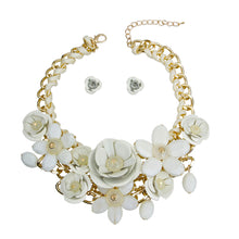Load image into Gallery viewer, Cream Rose Chunky Collar Gold Necklace
